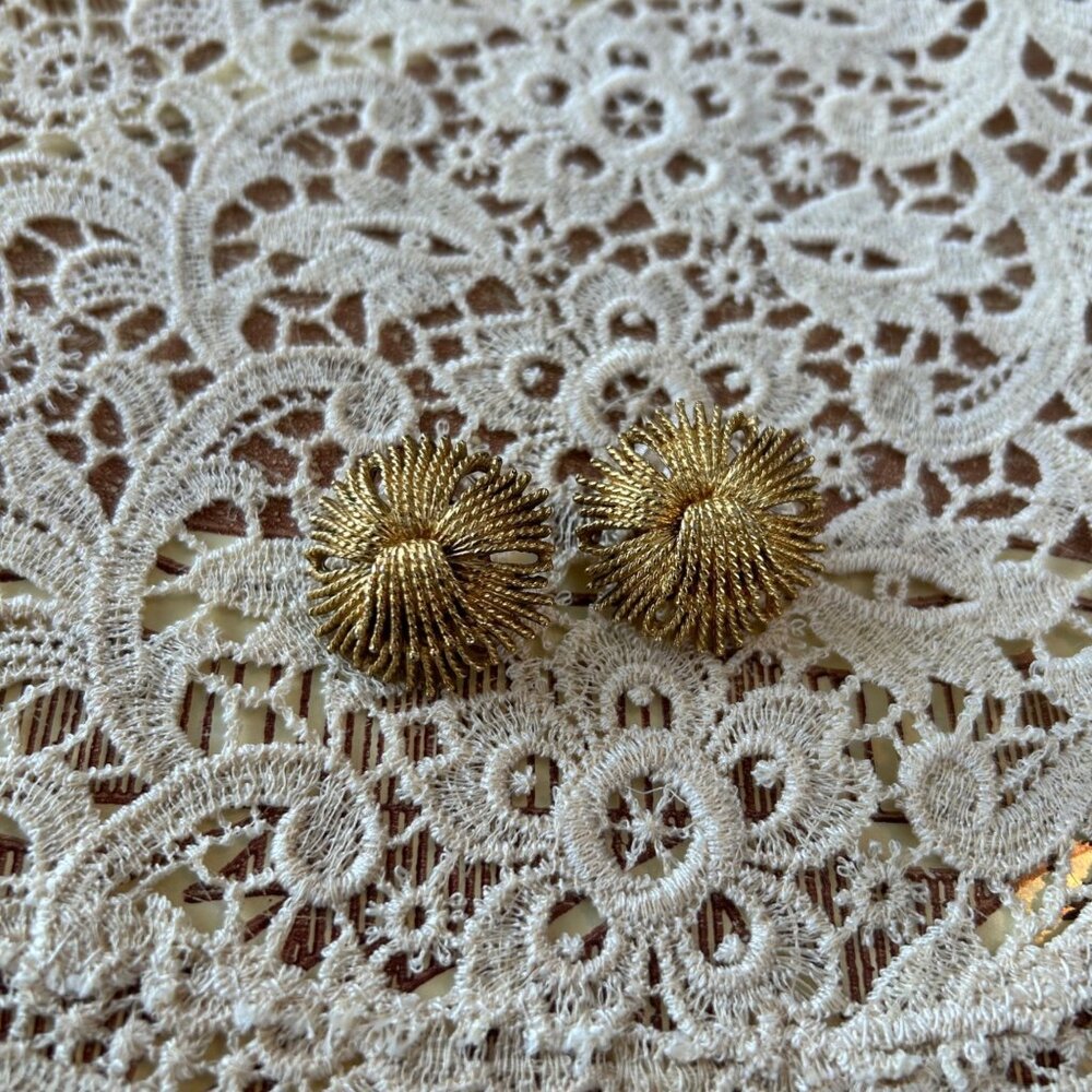 Vintage Monet Leroy Miozzi Gold Tone Cordelia Pierced Post Earrings
